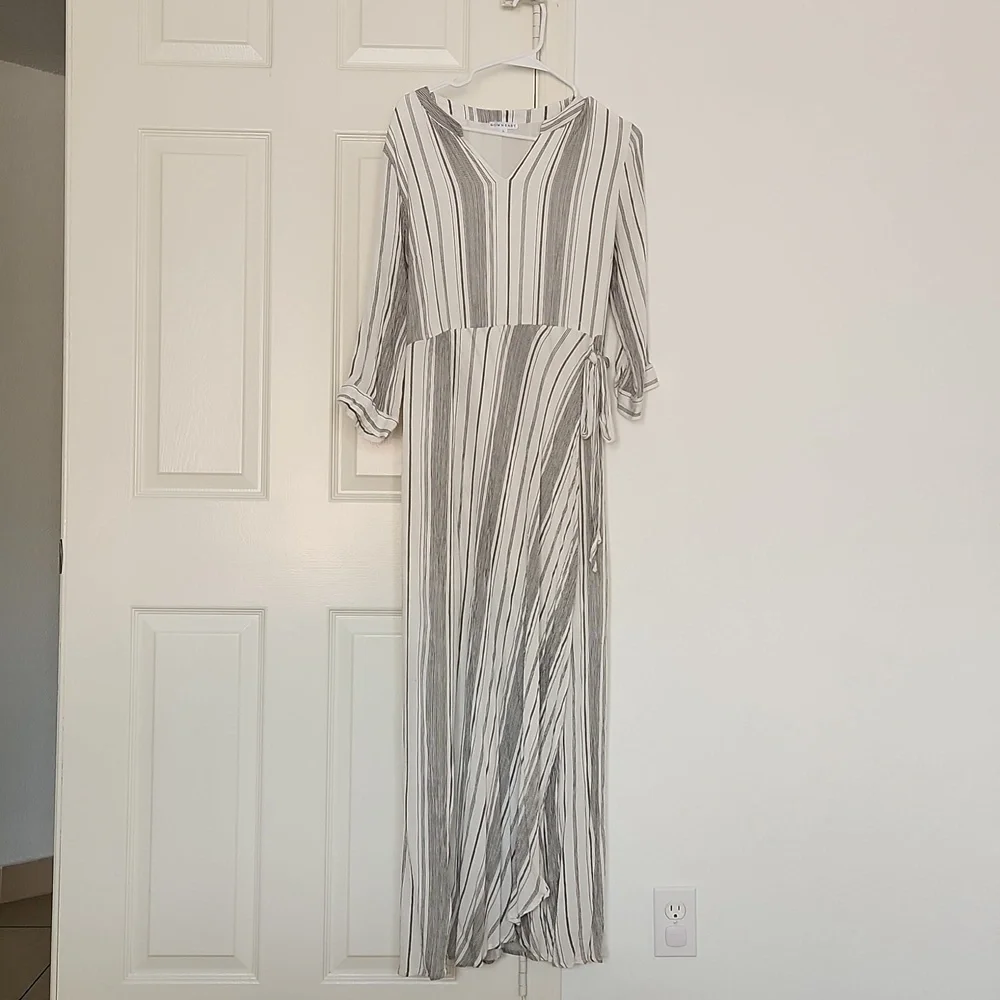 DOWNEAST Spinstriped Longsleeve Maxi Wrap Dress. Size Large